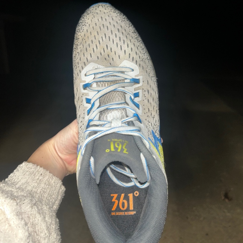 361° tennis shoes